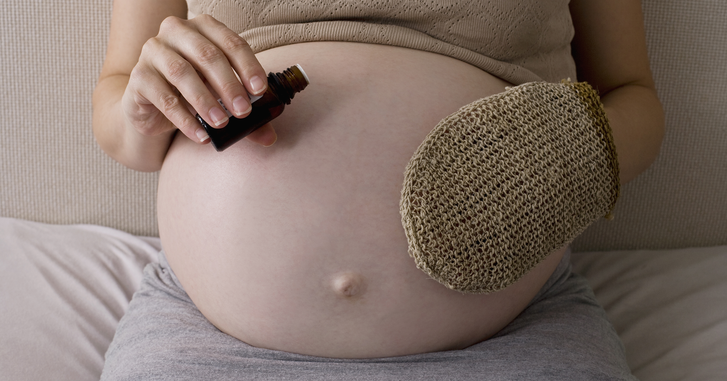 10 Essential Oils to That Might Ease Pregnancy Symptoms